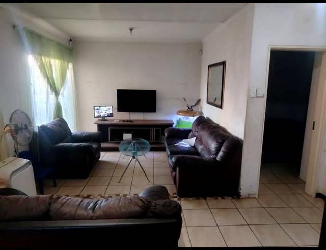 2 BEDROOM HOUSE FOR SALE IN LENASIA SOUTH
